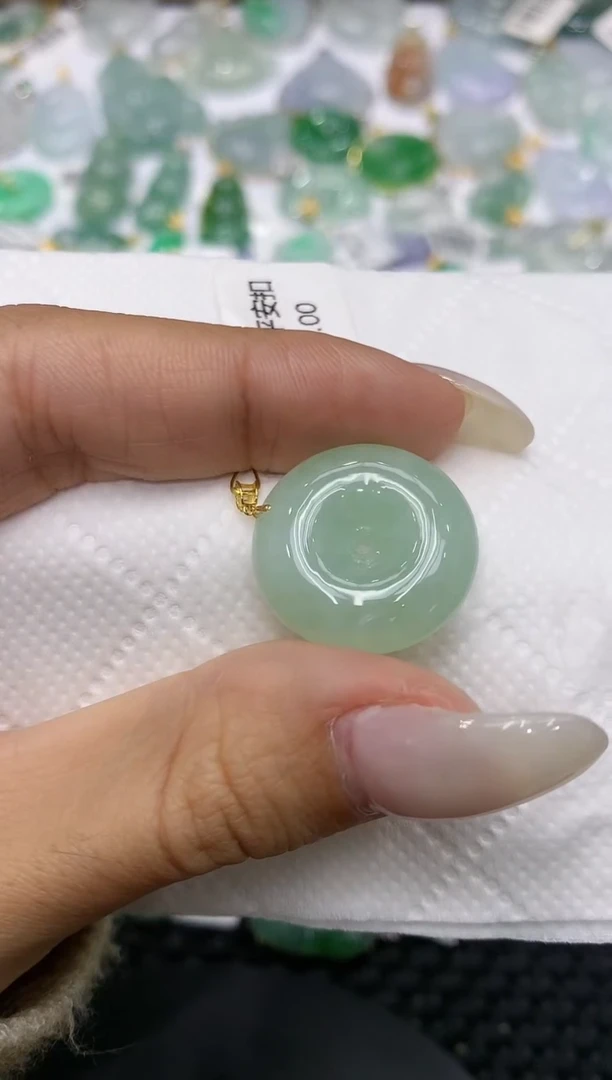 颈饰18K金镶嵌翡翠111111111111