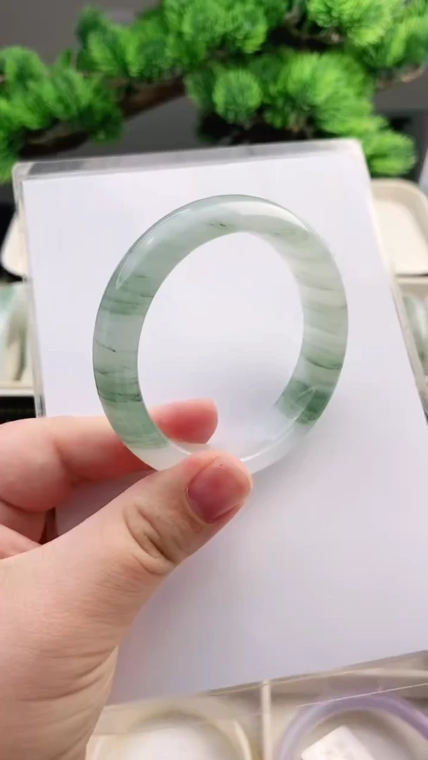 【闪购商品】石英质玉手镯未镶嵌54