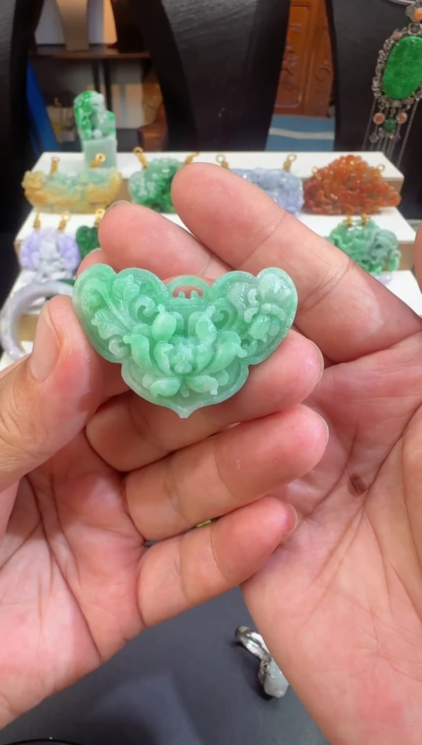未镶嵌定制翡翠吊坠