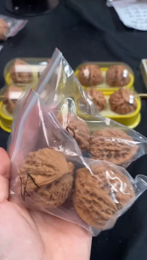 把件文玩核桃金牛40/41尺随机发