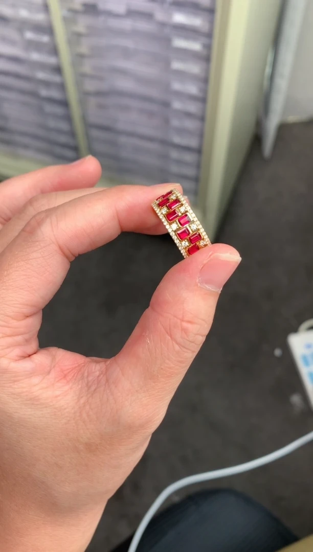 【闪购商品】红宝石戒指18K金镶嵌1.6ct无烧鸽血红戒指