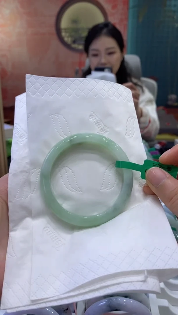 【闪购商品】翡翠手镯未镶嵌多人10793