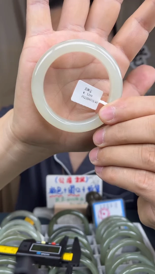 和田玉手镯未镶嵌和田玉老王11