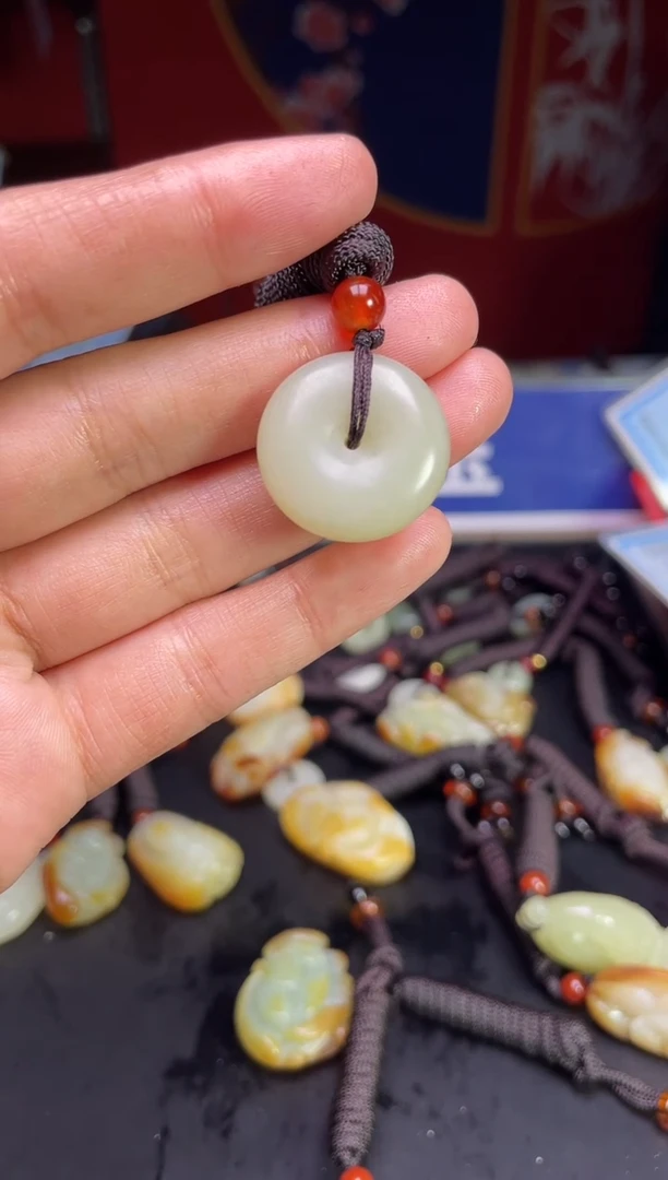 颈饰未镶嵌和田玉1