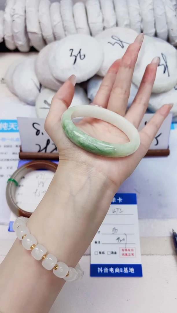 石英质玉手镯未镶嵌472-翠玉-圈口56