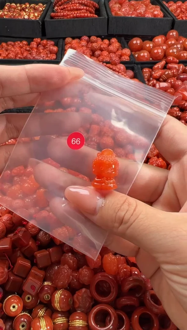 南红玛瑙未镶嵌颈饰1