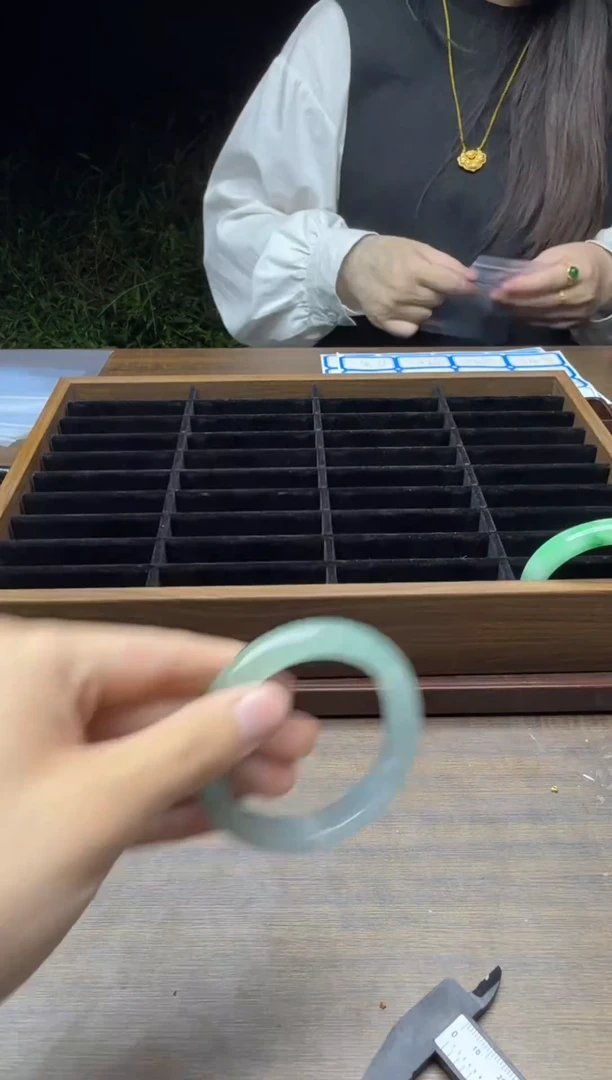 未镶嵌手镯翡翠B83