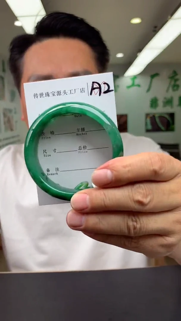 【闪购商品】石英质玉手镯未镶嵌58+