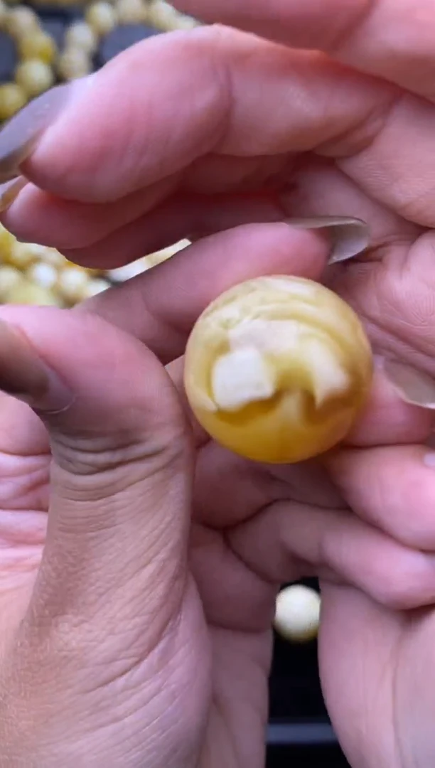 裸石琥珀未镶嵌大小姐珠宝150