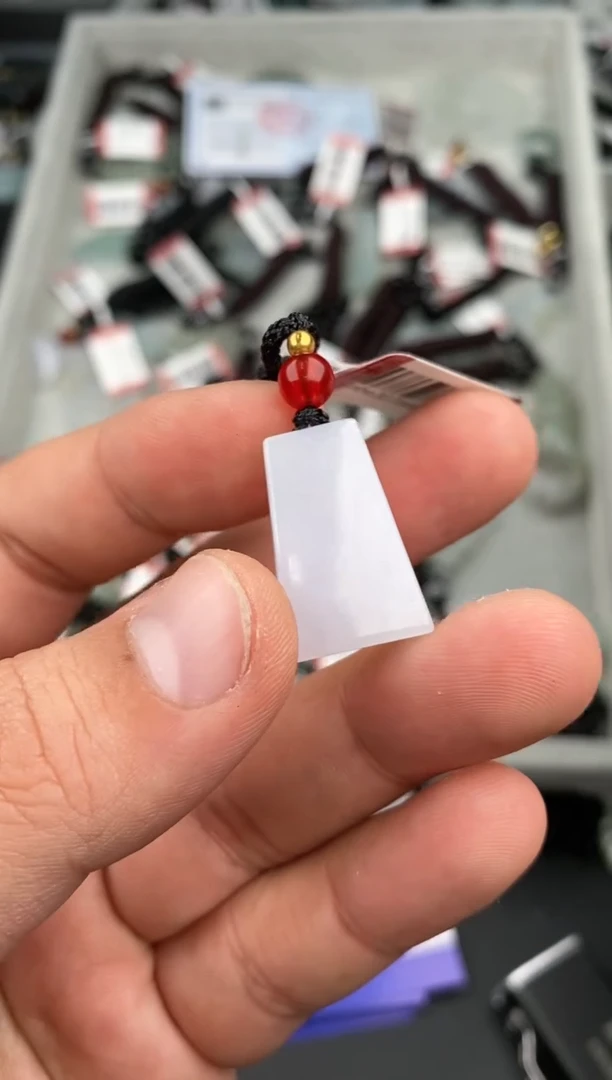 【闪购商品】翡翠颈饰未镶嵌  天然翡翠，一物一图