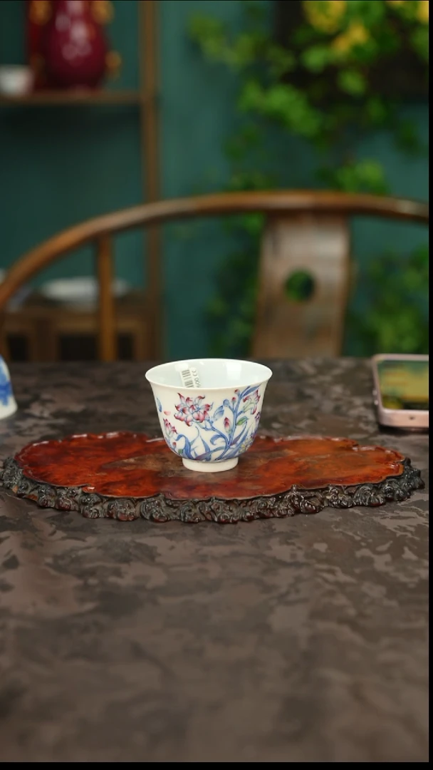 青花斗彩手绘花卉主人杯