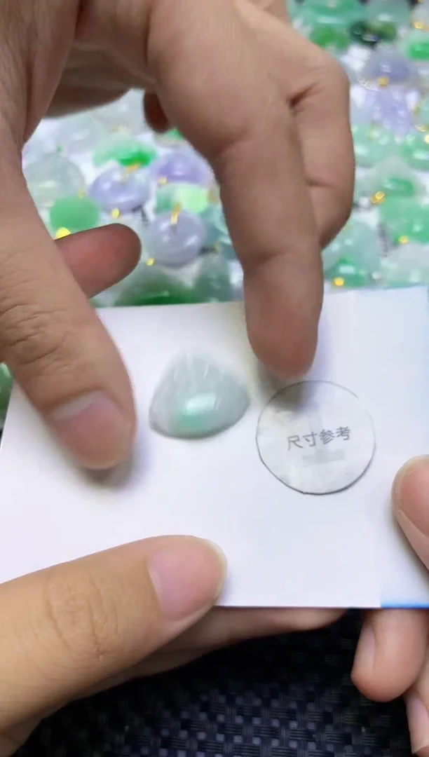 翡翠未镶嵌颈饰天然缅甸A货翡翠