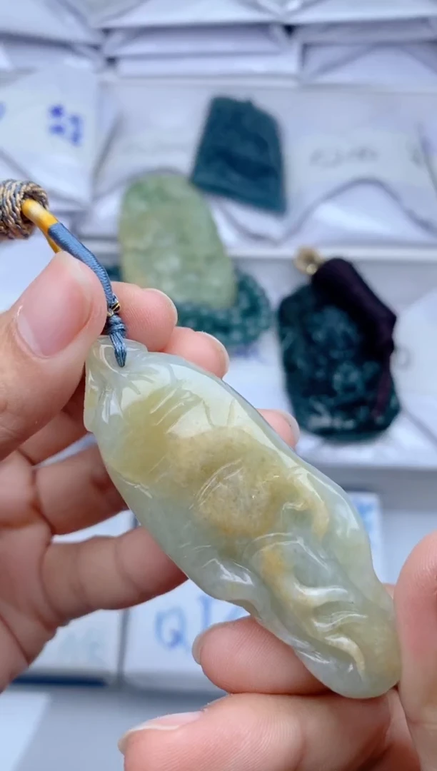 颈饰未镶嵌翡翠