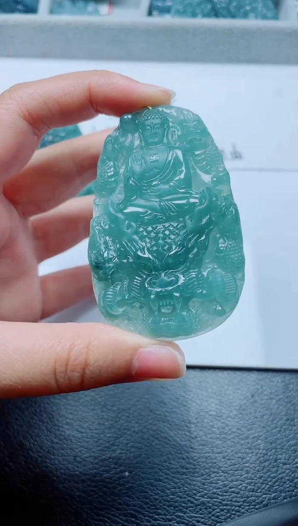 颈饰未镶嵌翡翠?***志