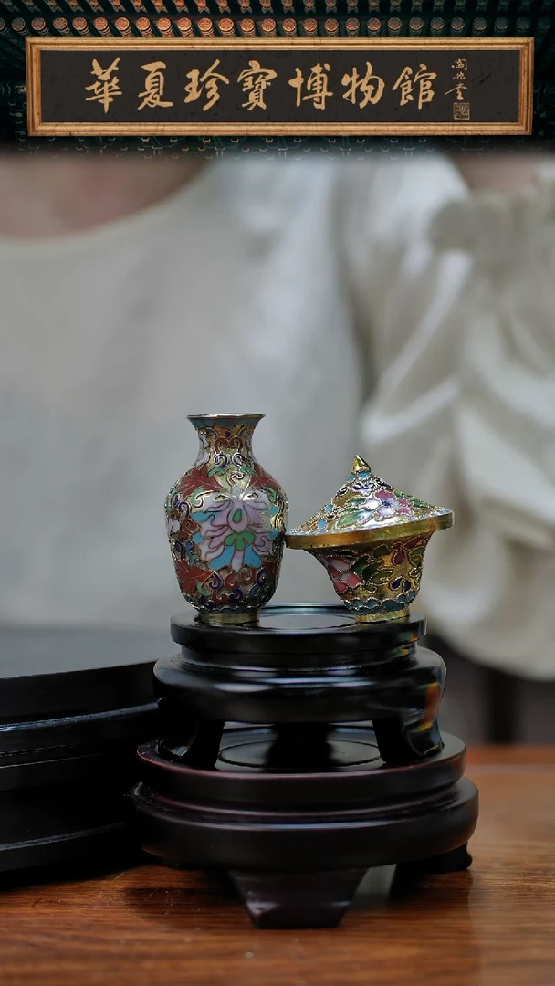 金地桶子赏瓶+金地花丝罐