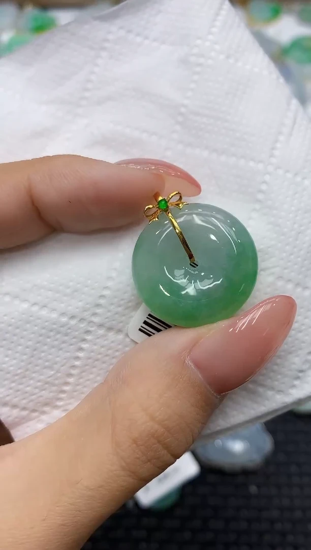 颈饰18K金镶嵌翡翠111111111111