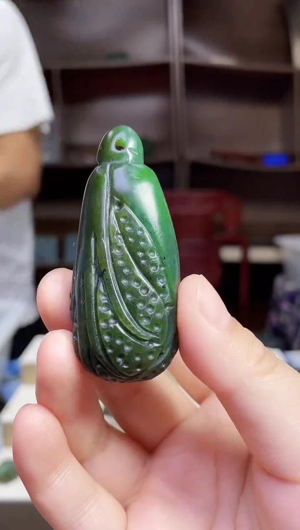 和田玉未镶嵌颈饰1