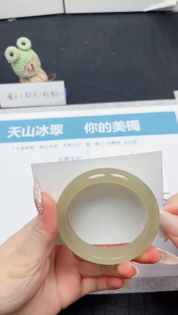 【闪购商品】石英质玉手镯未镶嵌268-55