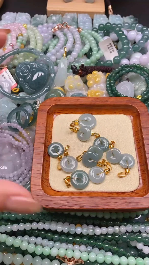 颈饰未镶嵌翡翠无*果多样性发一