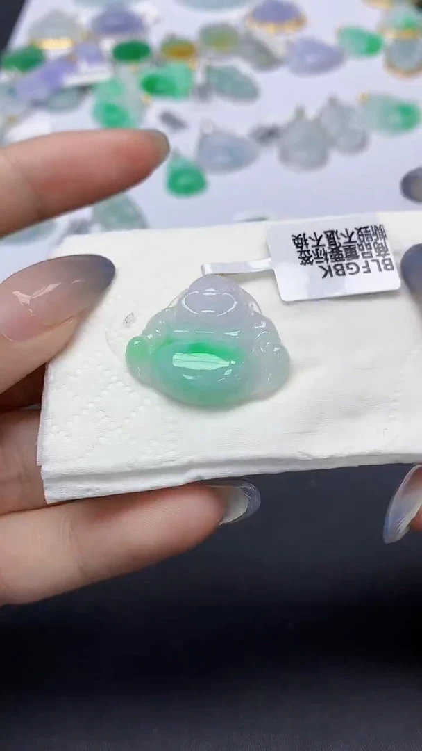 翡翠18K金镶嵌颈饰天然缅甸a货翡翠