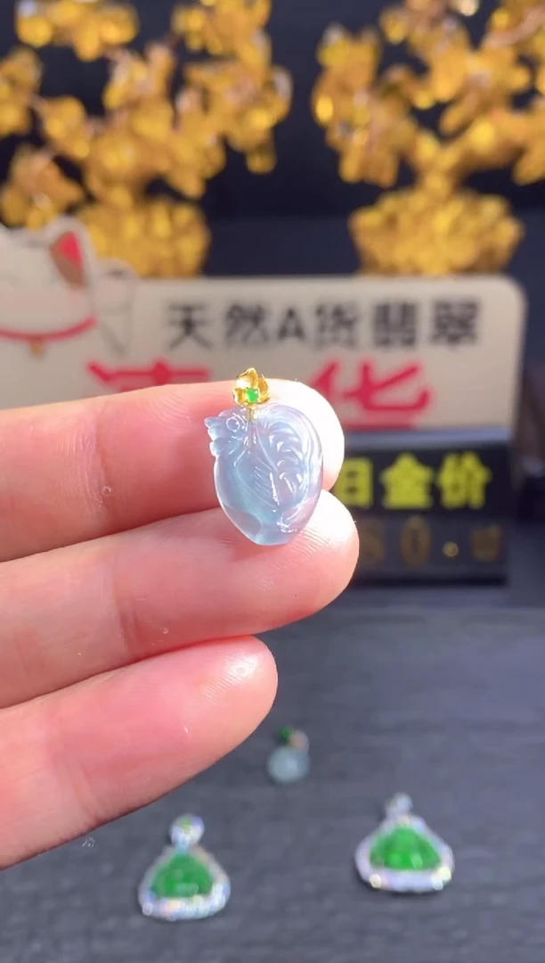 翡翠18K金镶嵌颈饰