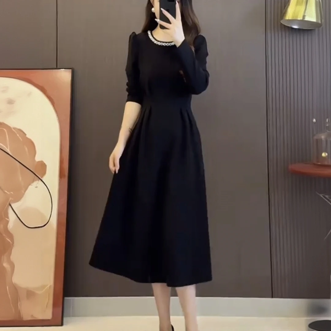 大码秋冬女法式显瘦赫本风烫钻连衣裙胖mm气质遮肉小个子a字长裙