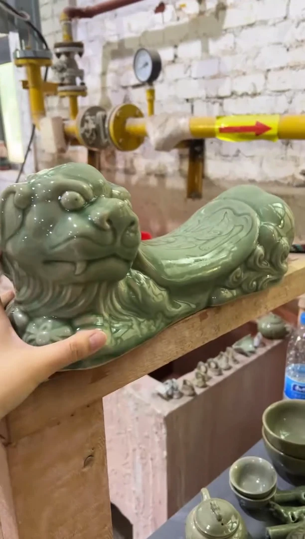 耀州窑青瓷狮狮如意枕头