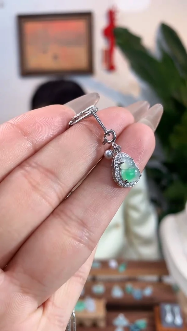 【闪购商品】翡翠吊坠(不含链)银S925镶嵌葫芦
