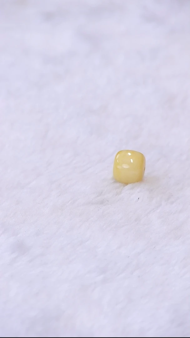 未镶嵌蜜蜡裸石俄料微瑕10MM