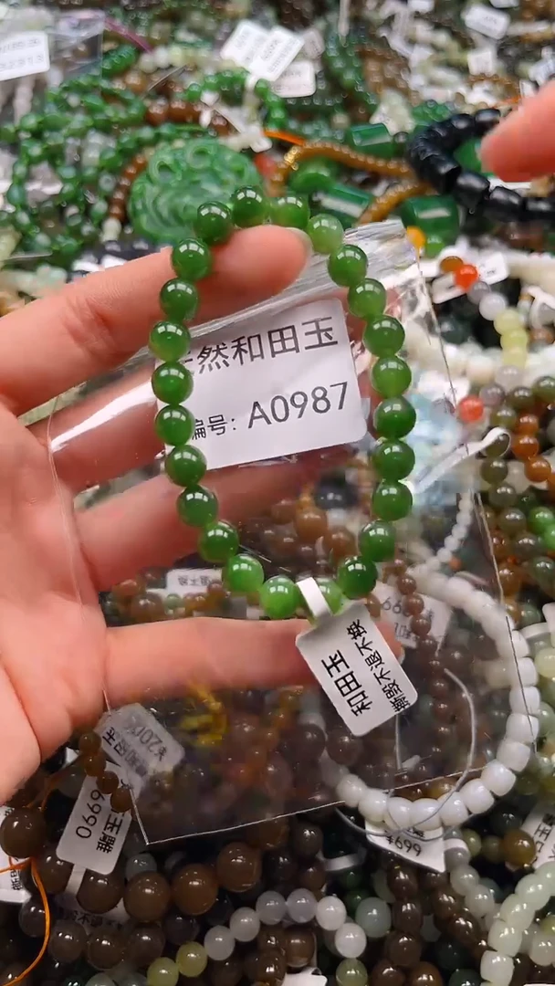 颈饰未镶嵌和田玉1