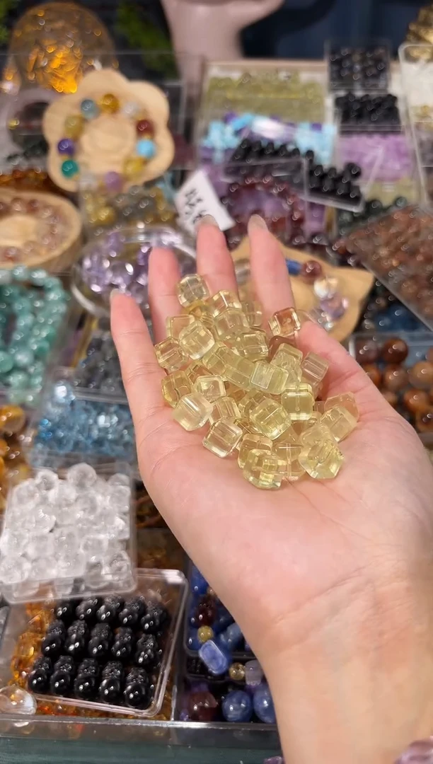 水晶手串未镶嵌黄水晶方糖一个宽卡9+