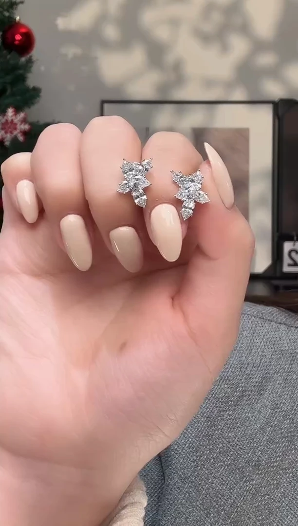 18K金镶嵌实验室培育钻石耳饰@@耳拍白异形五钻