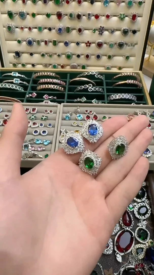 耳饰蓝宝石未镶嵌有*度蓝色＋绿色耳饰