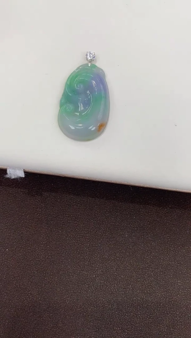 颈饰18K金镶嵌翡翠天然缅甸a货翡翠
