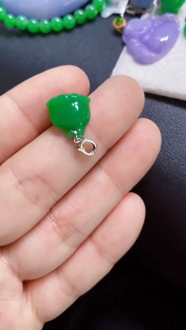 颈饰18K金镶嵌翡翠墨莲蓬