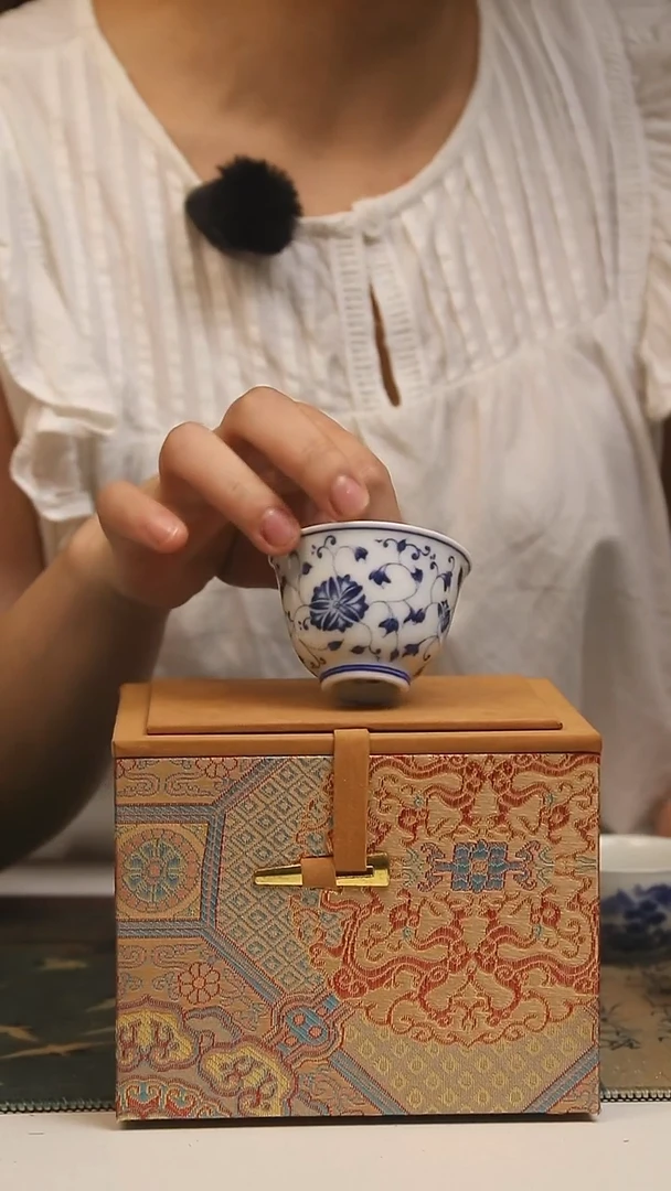 景德镇高温瓷缠枝莲玲珑杯