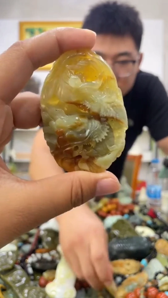 未镶嵌岫玉吊坠