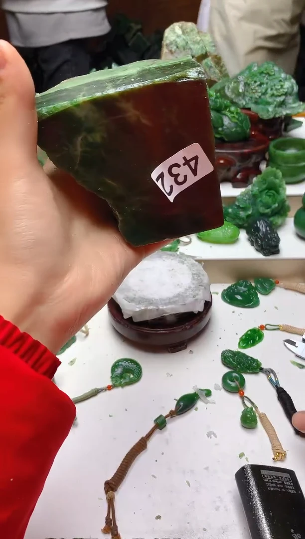 未镶嵌和田玉（碧玉）珠宝半成品1