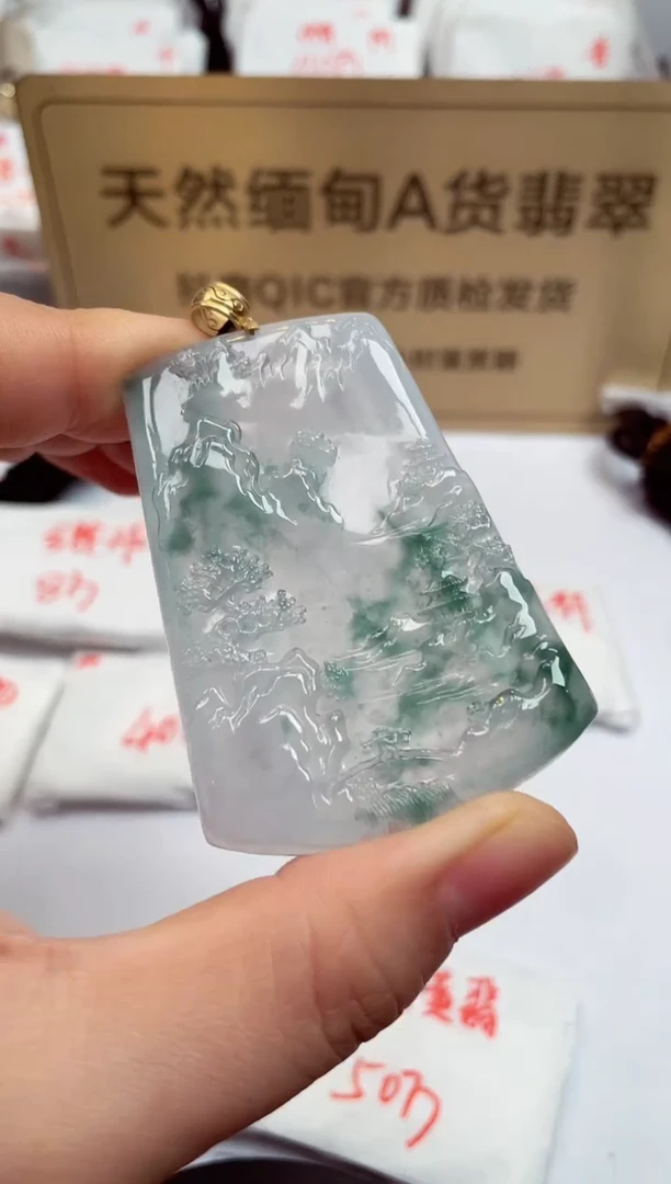 翡翠18K金镶嵌颈饰天然缅甸翡翠A货