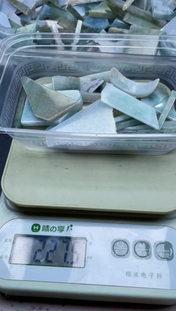 颈饰未镶嵌翡翠温****?天然翡翠冰条200克57