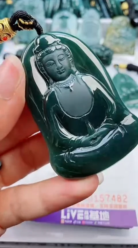 翡翠未镶嵌颈饰