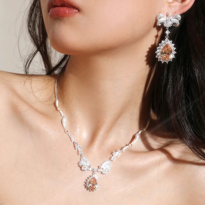 铜合金合成锆石项链 《圆舞曲》蝴蝶结项链女轻奢气质高级感巴洛克