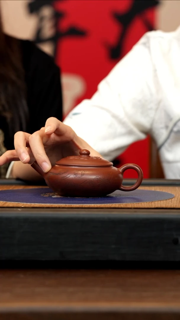 【闪购商品】紫砂茶壶GS 栗子红 龙腾九霄