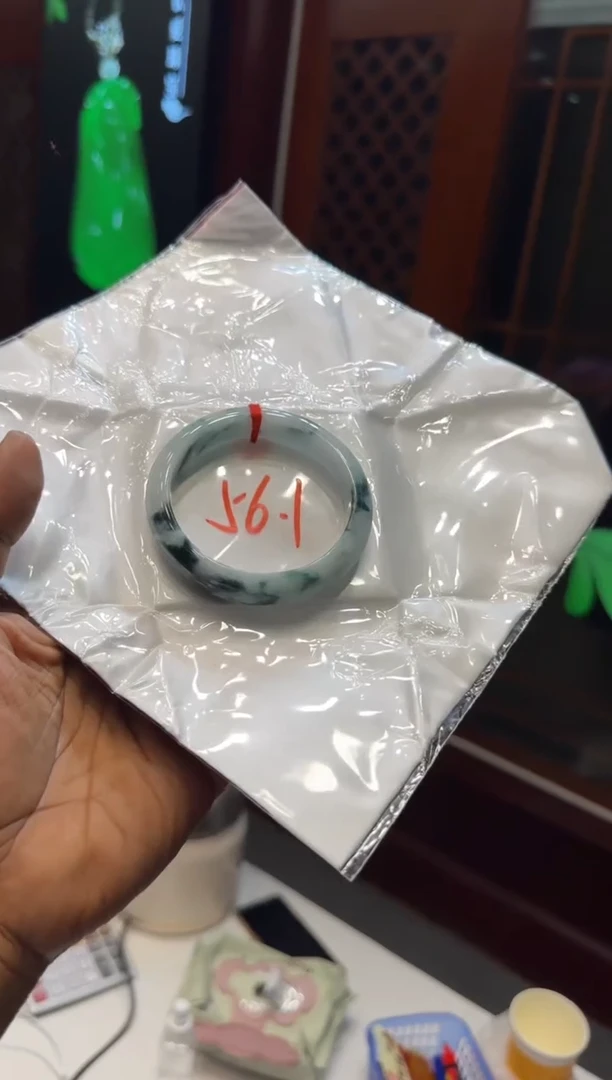 未镶嵌手镯翡翠手镯
