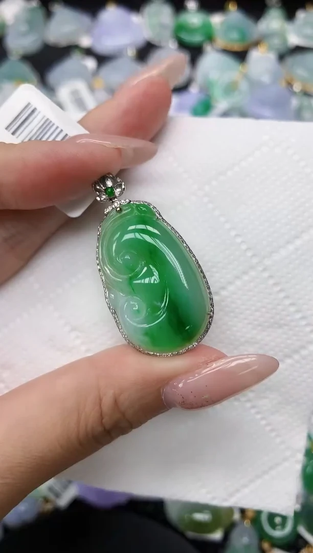 颈饰18K金镶嵌翡翠1111111111