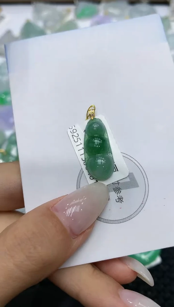 颈饰18K金镶嵌翡翠111111111111