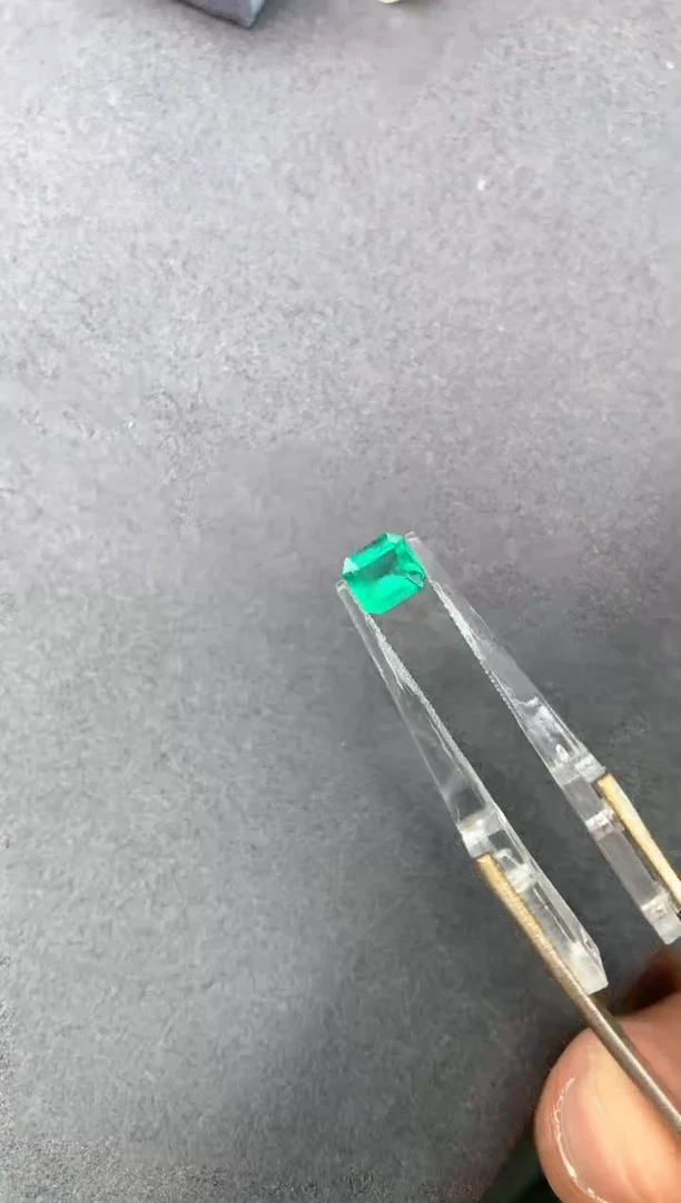 裸石未镶嵌祖母绿一粒0.74ct