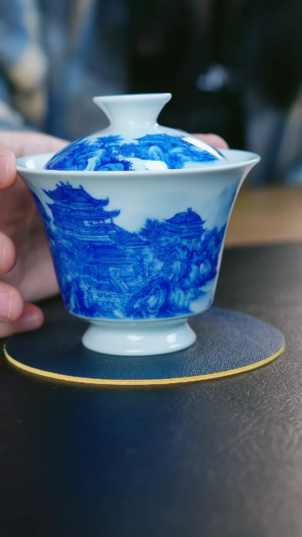 雾绕缠山岳阳楼马蹄盖碗