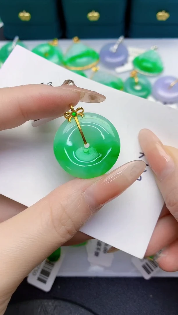 颈饰18K金镶嵌翡翠缅甸天然翡翠A货