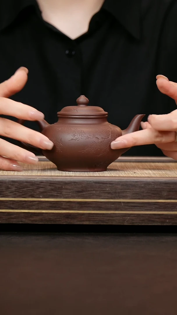 茶壶紫砂原矿紫泥    笑樱  刻绘款